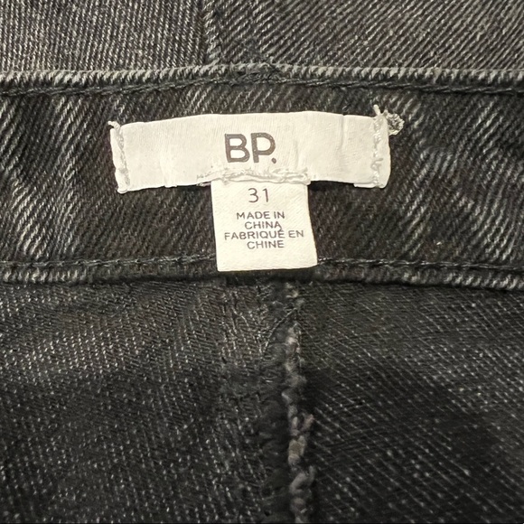 BP Exposed Button High Waist Cutoff Shorts in Black (31) - Picture 7 of 11